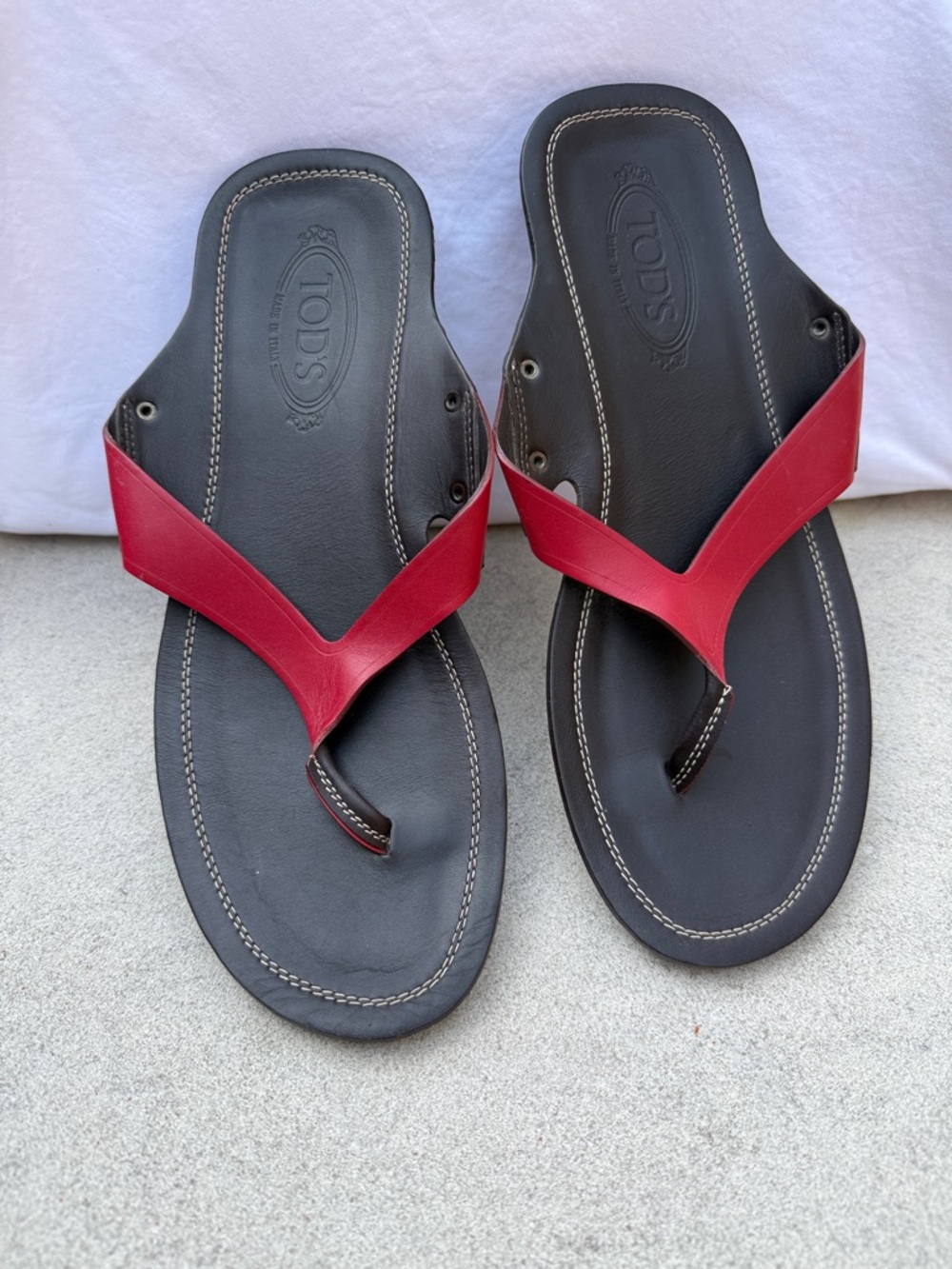 Tod's Red and Black Leather Thong Sandals